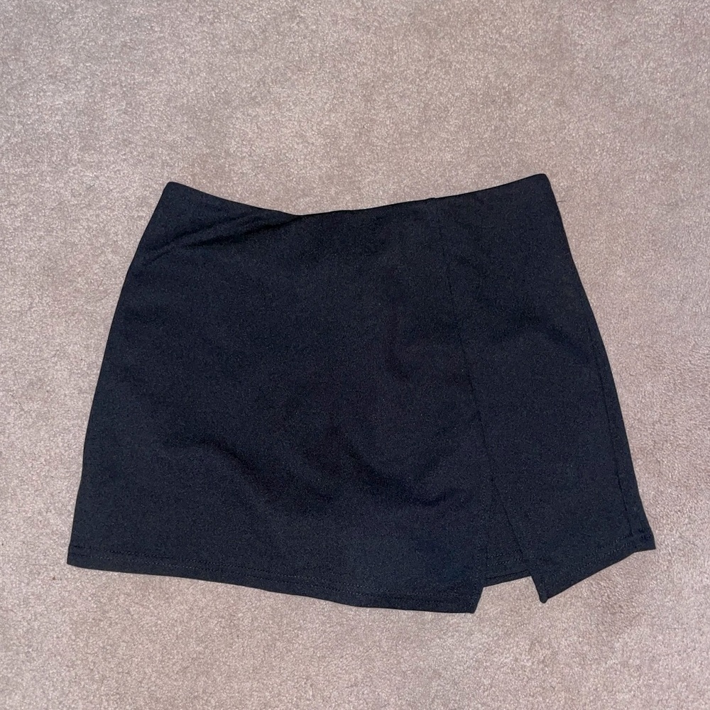 Black Skort